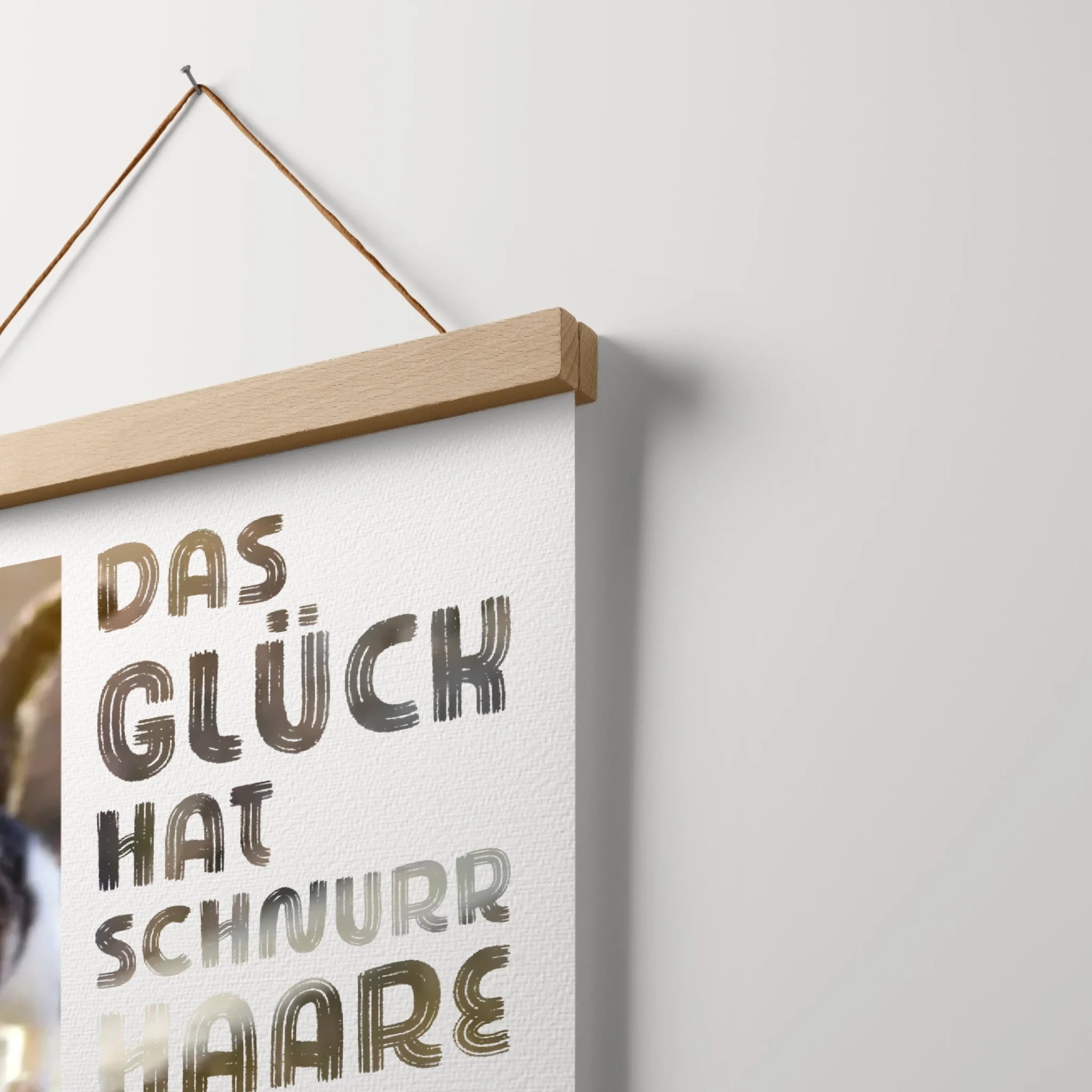 Poster-Holzleiste-MockUp-CloseUp